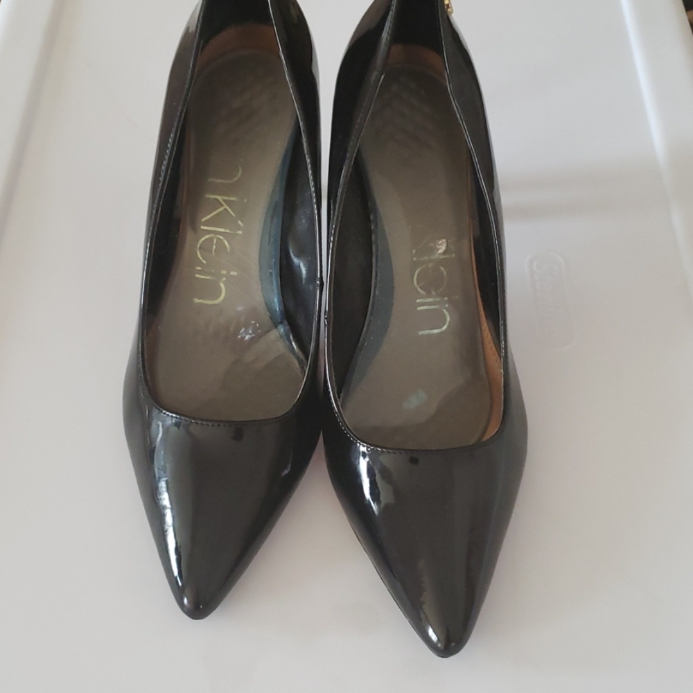 Shoes - Picture 2 of 8